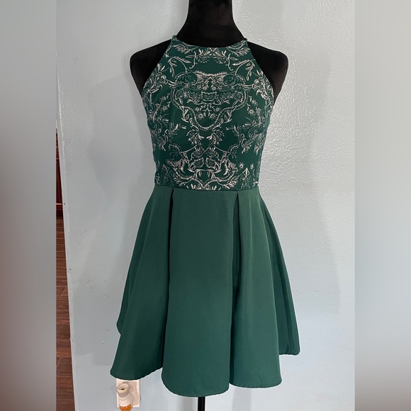 Prom caviar beaded crisscross mini skater dress size 5 - Picture 1 of 9